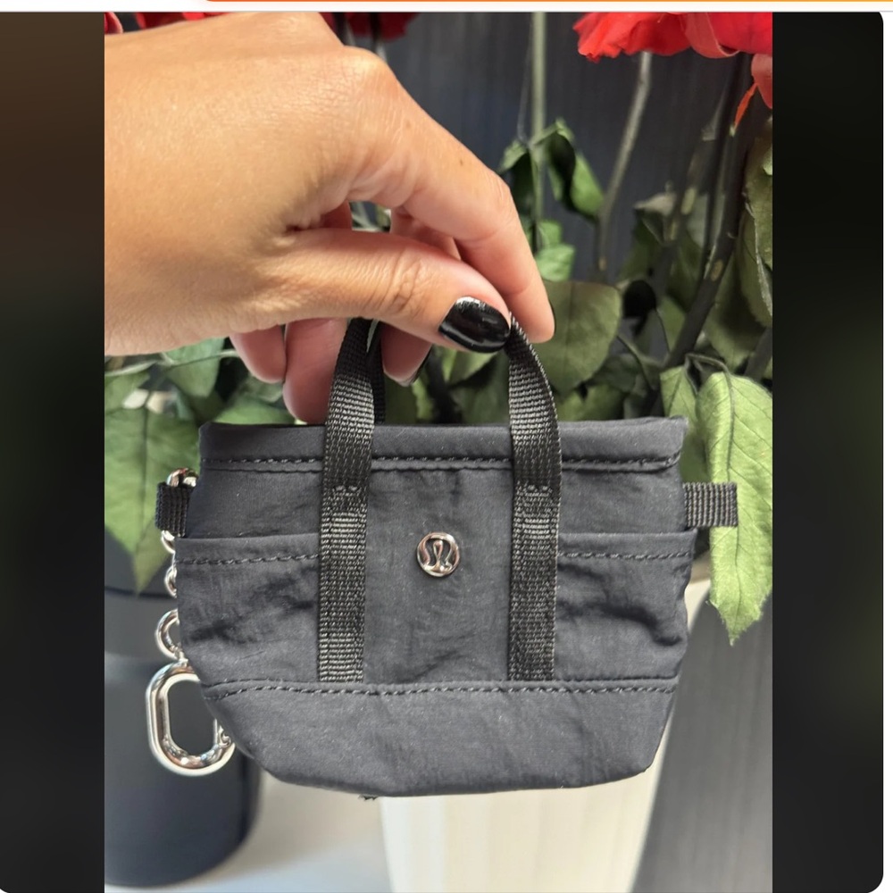 POSITIVELY FIRM PRICE NWT LULULEMON DAILY MULTI-POCKET NANO TOTE BAG IN BLACK